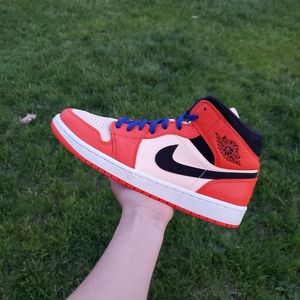 Jordan 1 Mid SE "Team Orange"
